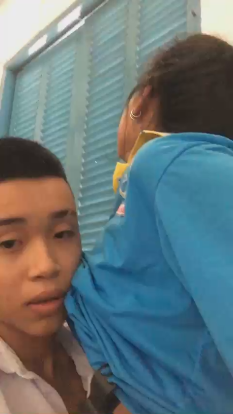 Làm tình trong lớp giờ ra chơi